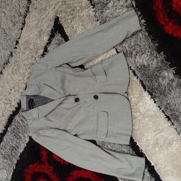 Beautiful grey blazer by Banana Republic 🌼 - Picture 2 of 16
